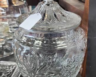 Sandwich glass cookie jar