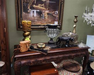 Sofa table, large ottoman