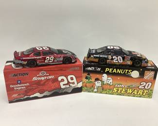 KEVIN HARVICK #29 SNAPON AND TONY STEWART #20 HOME DEPOT PEANUTS EDITION DIE CAST CARS