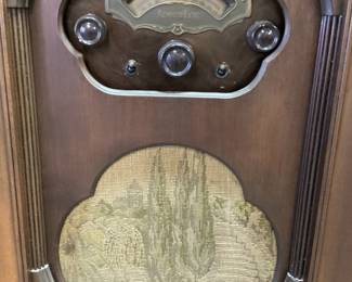 ANTIQUE ATWATER KENT RADIO 27x16x39 untested
