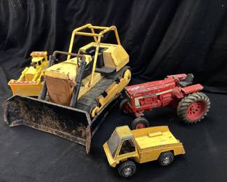 4) Vtg. Toys. Tonka bulldozers, Gabriel truck, International tractor