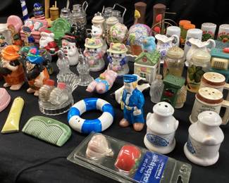 ASSORTED VTG. SALT & PEPPER SHAKER SETS, NOVELTY, HOLIDAY THEMES, CHARACTERS, HOUSEHOLD OBJECTS