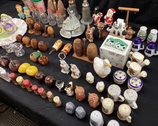 ASSORTED VTG. NOVELTY SALT & PEPPER SHAKERS, COWS, EASTER BUNNIES, FRUIT, MERRY KISS MOOSE, HOLIDAY THEMES, OWLS, DEER