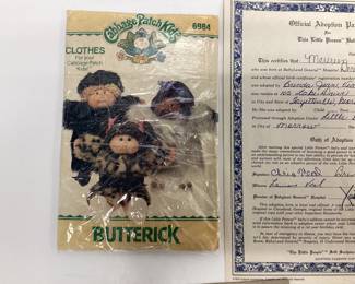 1980 Little People early release Cabbage Patch Little Miss Maureen Guinevere, Soft Sculptures by Xavier Roberts before signing with Coleco company. With paperwork and birth certificate. Needs a good soft cleaning due to age.