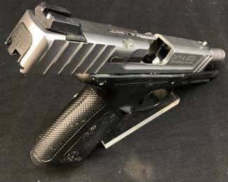SMITH & WESSON SD40 VE .40cal PISTOL w 2 MAGS