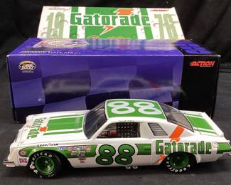 ACTION RACING 1976 DARRELL WALTRIP #88 GATORADE CHEVROLET MALIBU 1:24 SCALE DIE CAST CAR 1/5784 p