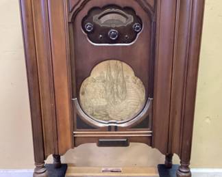 ANTIQUE ATWATER KENT RADIO 27x16x39 untested