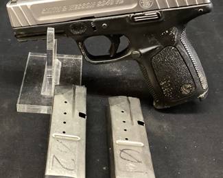 SMITH & WESSON SD40 VE .40cal PISTOL w 2 MAGS