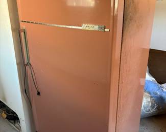 Vintage fridge, works!