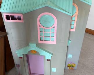 Barbie talking townhouse