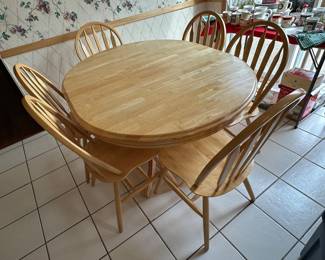 Kitchen table and 6 chairs - includes a butterfly leaf.....