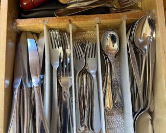 Flatware set