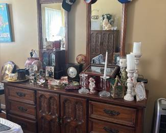 Vintage dresser with double mirrors