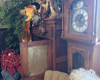 Pie chest and grandfather clock 