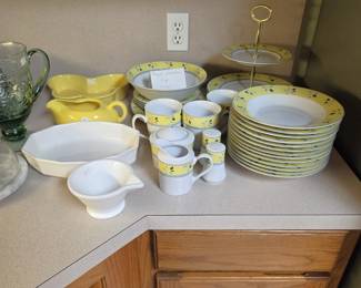 Royal Daulton China 31 pcs