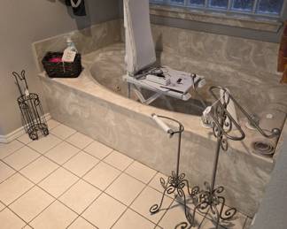 Drive Medical Bellavita Auto Bathtub Lift