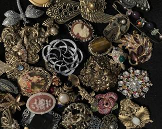 Costume jewelry 