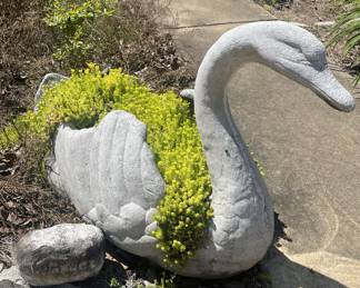 Huge swan planter