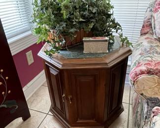 Octagon table