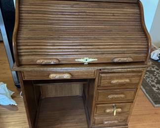 Vintage Oak RollTop Desk with Key