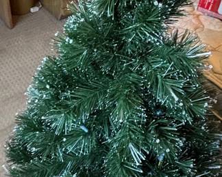 Lighted Musical Dickens Family Carolers and Light Candolier fourth image