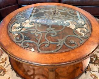 Round coffee table