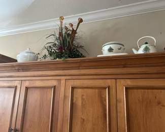 Kitchen decor, kitchenware 