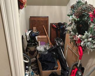 Seasonal decor, golf clubs