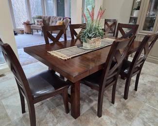 Dining table, 2 leaves & 10 chairs