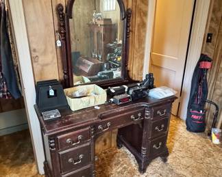 Vintage vanity 