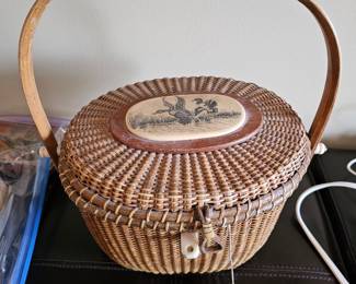 Farnum Nantucket Basket Purse (Duck Medallion)