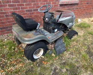 Craftsman riding lawn mower As is $200 or Best offer on Sat 3pm
