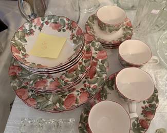 $68 - China for 4 Nikko 21 pieces