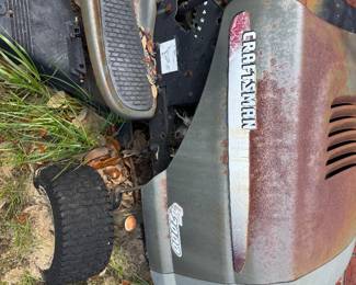 Craftsman riding lawn mower As is $200 or Best offer on Sat 3pm