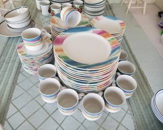 Dinnerware set