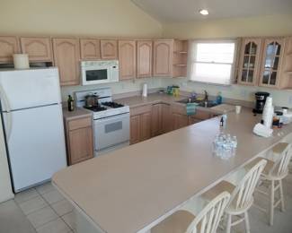 U-shaped kitchen with ample upper & lower cabinets; bar stools - 4 available
