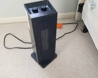 Oscillating ceramic heater