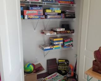 Puzzles, games & educational toys. Arts & crats supplies