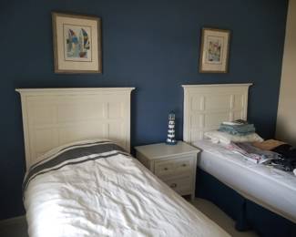 Magnussen Next Generation coastal chic twin bedroom suite: twin beds 