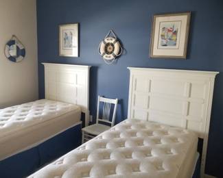 Magnussen Next Generation coastal chic twin bedroom suite: twin beds 