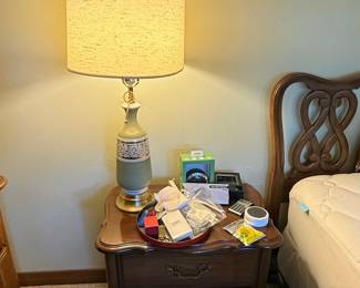 Vintage Ceramic Table Lamp with Decorative Band - Mid-Century Modern