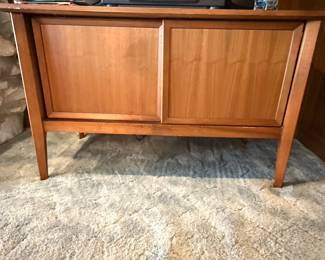 Mid-Century Modern Teak Sideboard / Credenza