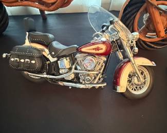 Franklin Mint 1/10 Scale Harley-Davidson Heritage Softail Classic Die-Cast Motorcycle