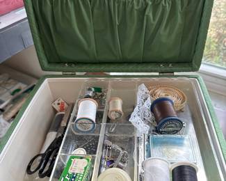 Singer 201 Sewing Machine in Cabinet