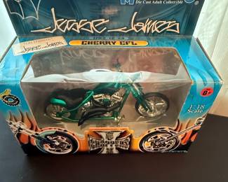 Muscle Machines Jesse James West Coast Choppers Cherry CFL 1:18 Scale Die Cast Motorcycle