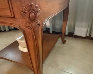 Henredon French country end table 