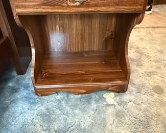 Ethan Allen Heirloom Nutmeg Maple Colonial Nightstand