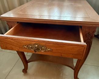 Henredon French country end table 