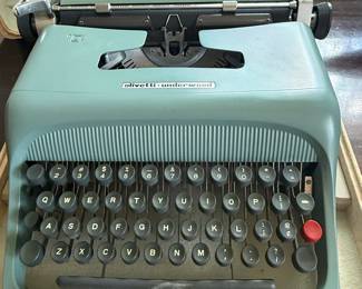 Olivetti Underwood Studio 44 Typewriter
