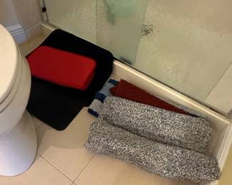 Bath Mat and Towels Set